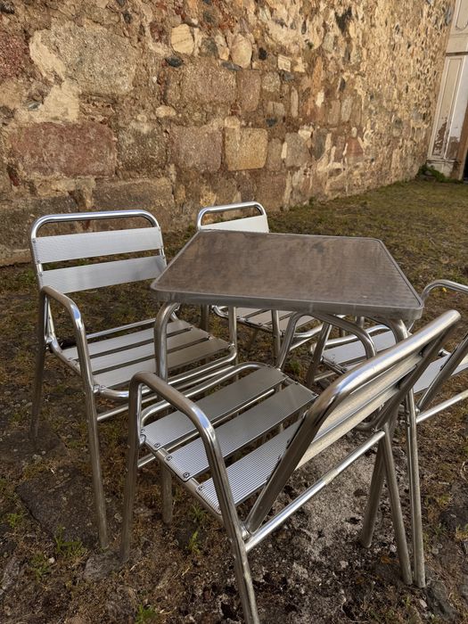 2 Mesas + 8 Cadeiras de Exterior em Alumínio – Excelente Estado