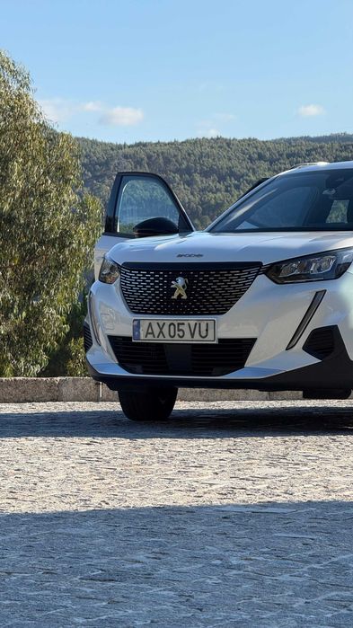 Peugeot 2008 1.2 PureTech 100 CV Allure | 27.000 km | 2023