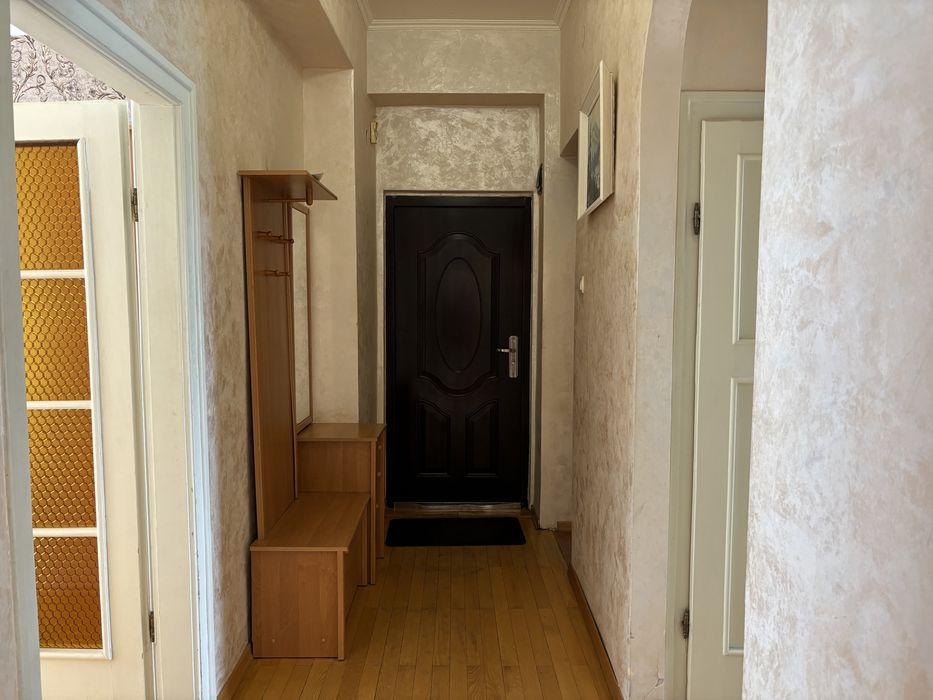 Трикімнатна квартира подобово біля собору