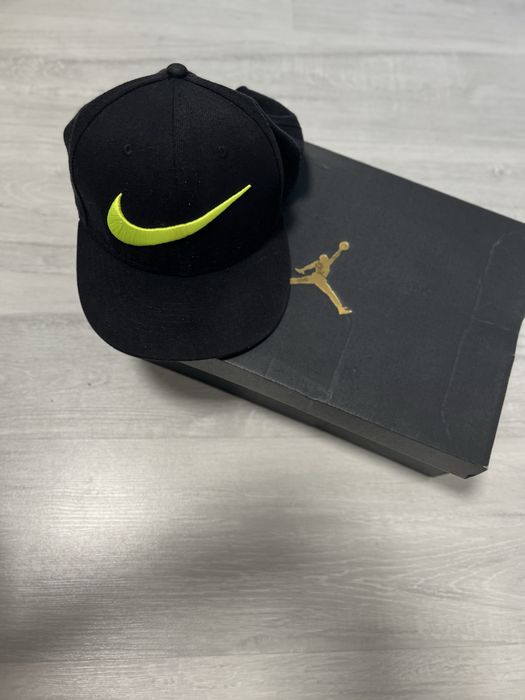 Бейболка б/у в гарному стані , люба по 300грн