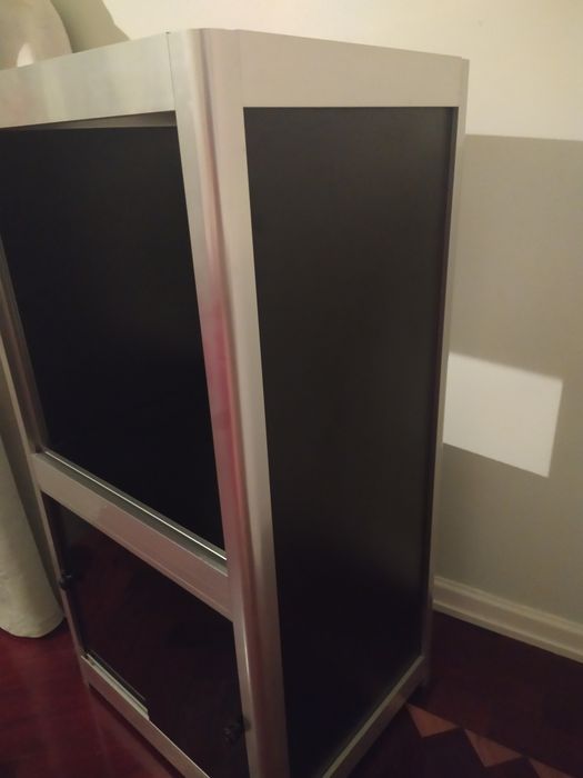 Móvel hifi - TV em alumínio