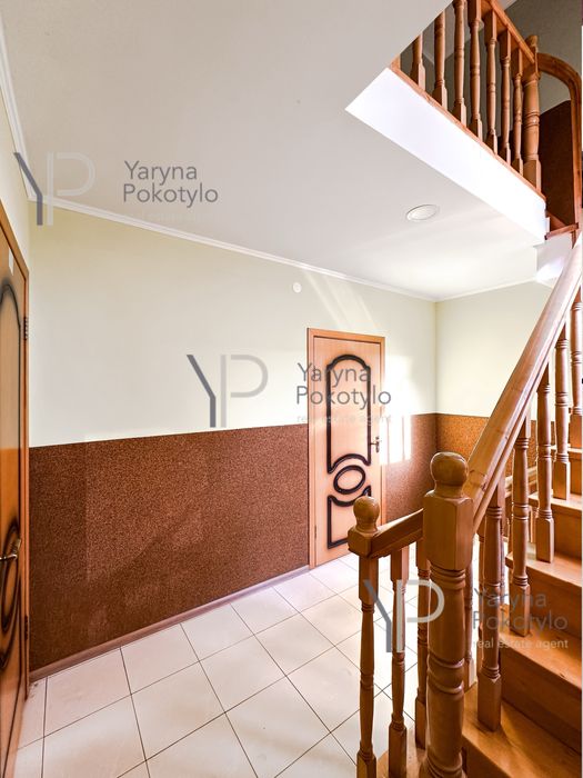 Продаж будинку по вул. Сулими