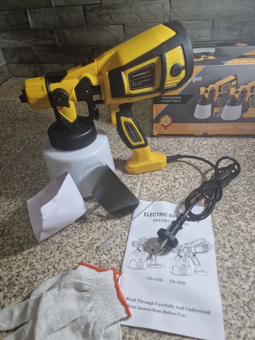 pistola de pintura elétrica HVLP amarela, com potência que varia entre 650W e 850W.