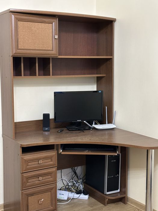 Стіл компюєтерний для дому висота 1,85, ширина 1,10,ліва сторона 1,10,