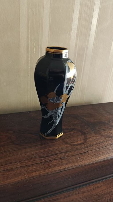 Vaso Decorativo NG Fine Porcelain – Preto com Flores Douradas