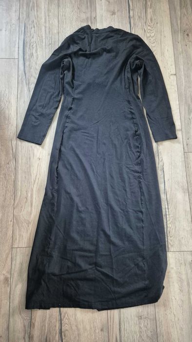 długa, prosta, kopertowa sukienka z modalu z rozcięciem