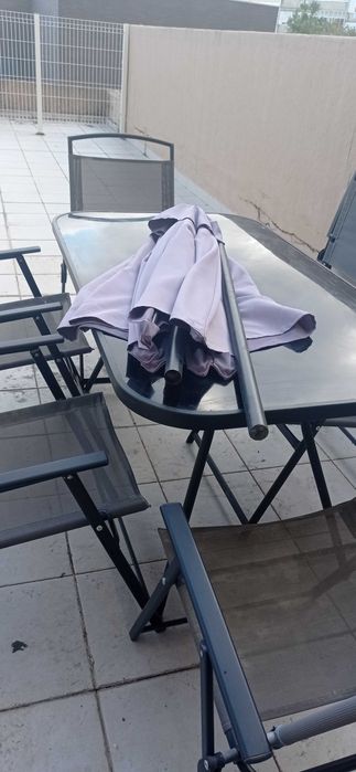 Mesa e cadeiras de exterior