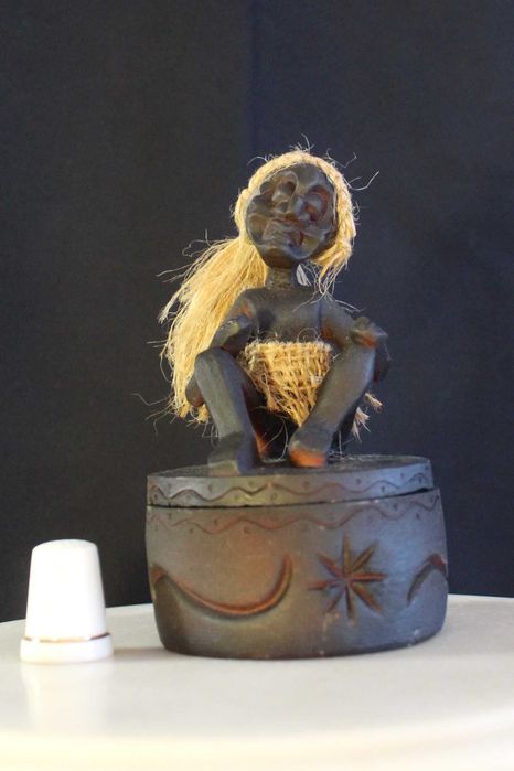 Caixa ou Estatueta Vintage, Estilo Tribal Indonésio com Shamã