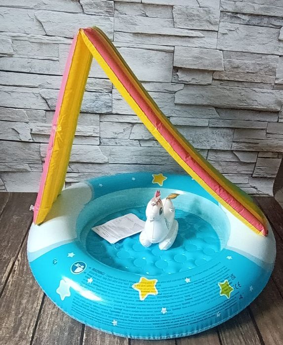 Basenik z daszkiem tęcza 95x80 cm + dmuchany mały jednorożec