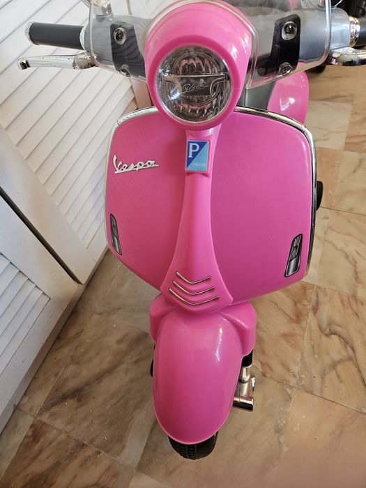 Vespa rosa de criança