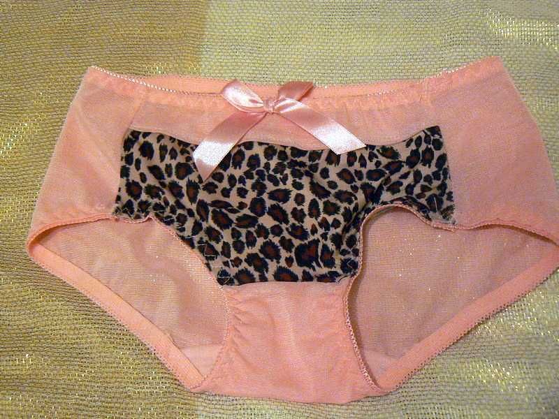 Zestaw majtek damskich w panterkę i serduszka