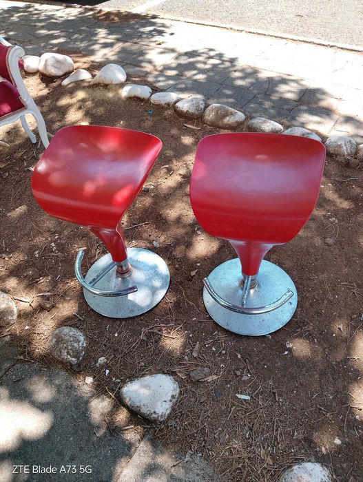 Bancos sobe e desce funcionais p/ cozinha, bar.