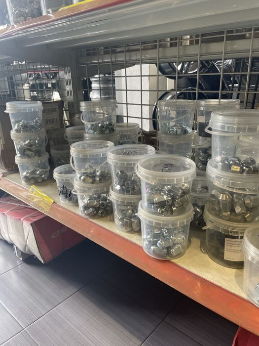 Pernos e porcas de todas as medidas