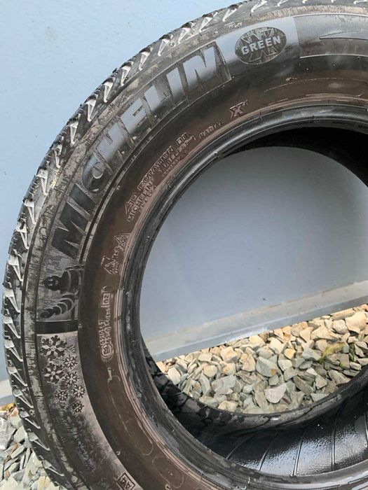 Продам зимові шини MICHELIN 215/65 R16  98H  б/у 2012р.