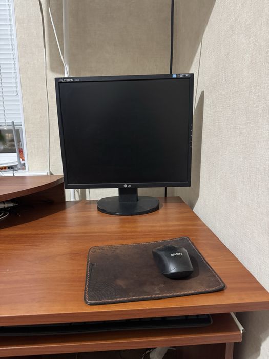 Компʼютер , компʼютерний стіл , Компьютер, компьютерный стол