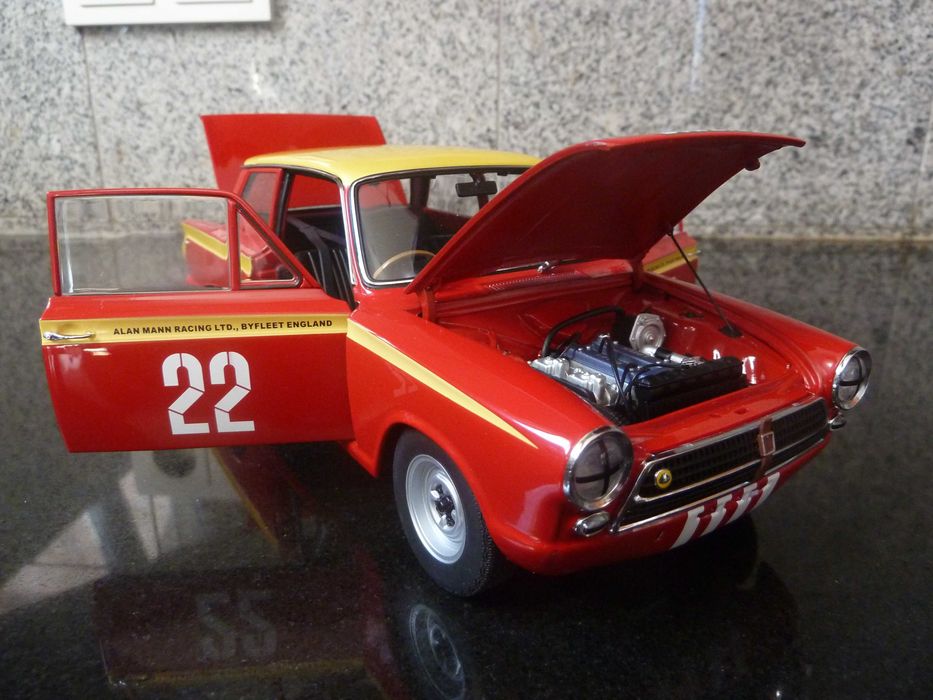 1:18 AutoArt, Lotus Cortina MK I, Winner 1964 Budapest, Minichamps