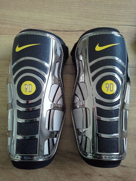 Nike Total 90 ochraniacze piłkarskie retro vintage Football Total90