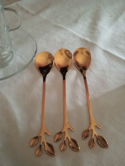 Chávenas de café e colheres444443755188725763