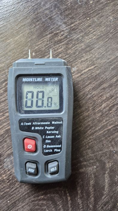 Цифровий вимірювач вологості деревени