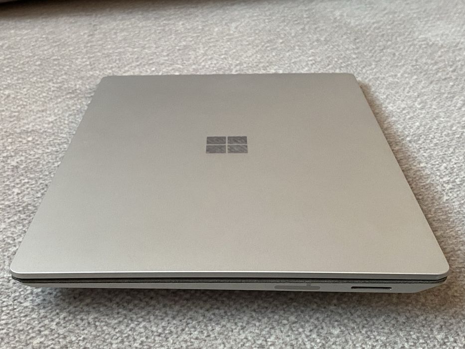 Microsoft Surface Laptop 2 + Windows ліцензія активований