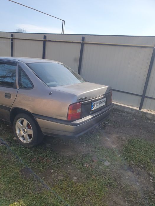 Продам автомобиль Опель Вектра,,А  механика 1.6 бензин