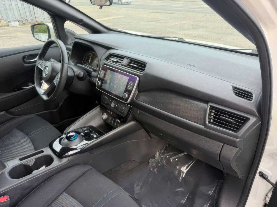 Nissan LEAF 2022