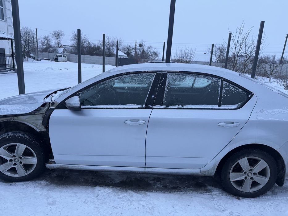 Двері Передні задні праві ліві Skoda A7 Шкода а7 La7w-8E8E