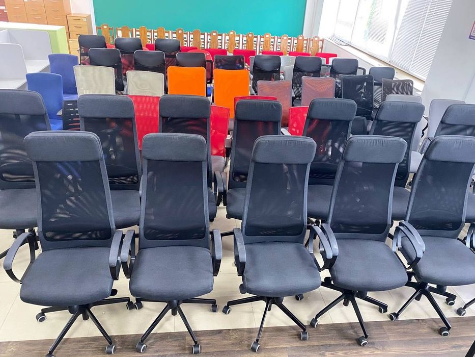 РАСПРОДАЖА офисной мебели кресла стулья табуреты