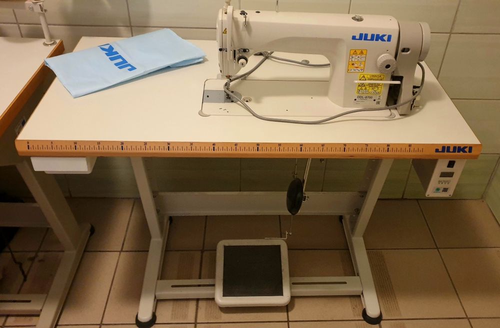 Maszyna do szycia JUKI DDL - 8700 , STAN IDEALNY  ! IGLA !