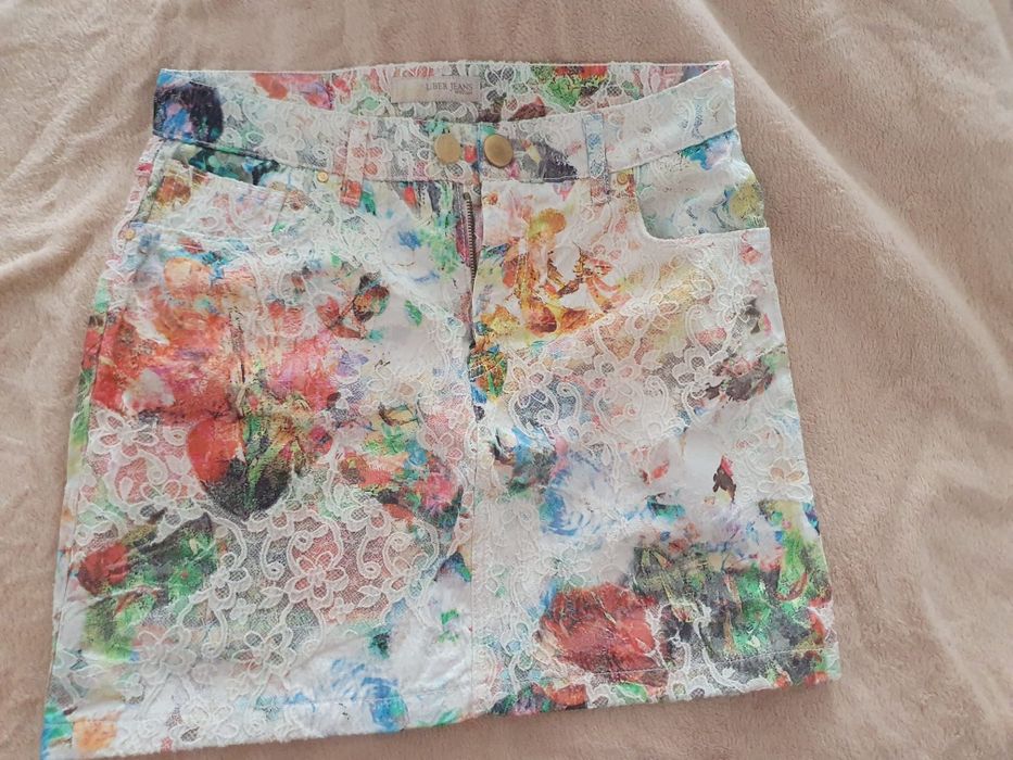 Saia com renda tamanho S