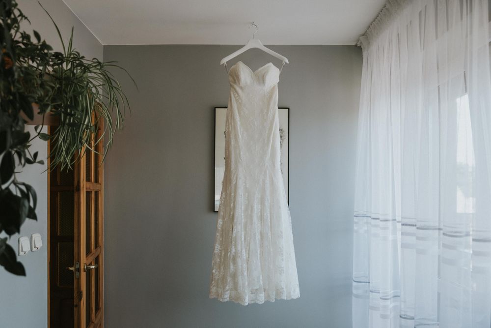 Suknia ślubna koronkowa z długim welonem