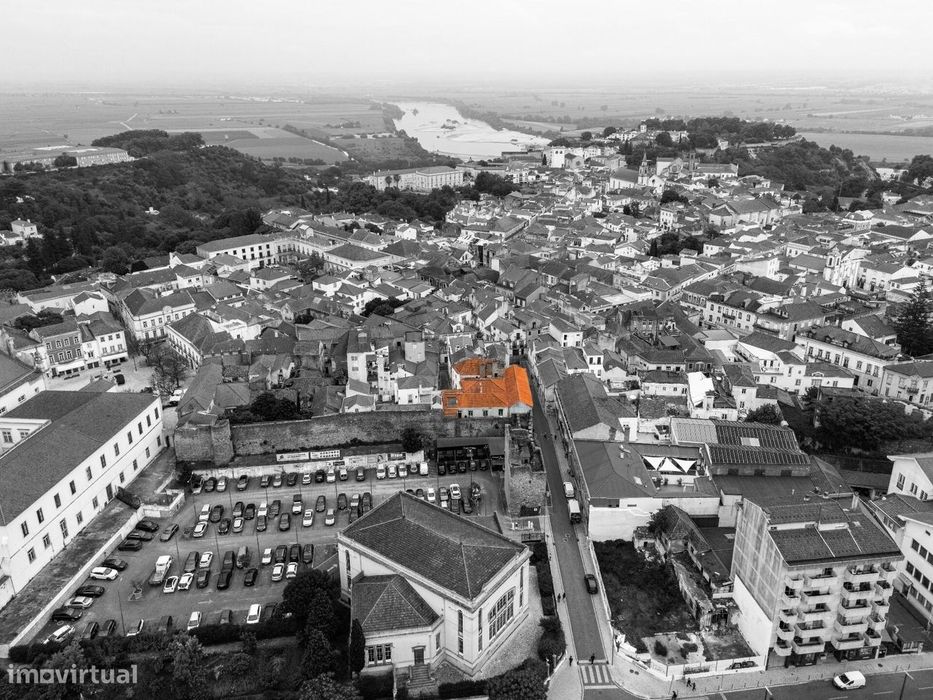 Oportunidade de Investimento em Santarém: Prédio Histórico com 919m2