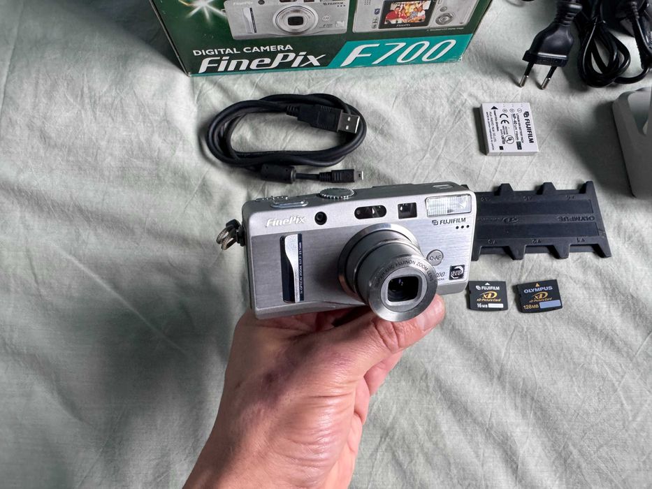 Máquina Fotográfica Digital Compacta - VER PANASONIC + FUJIFILM