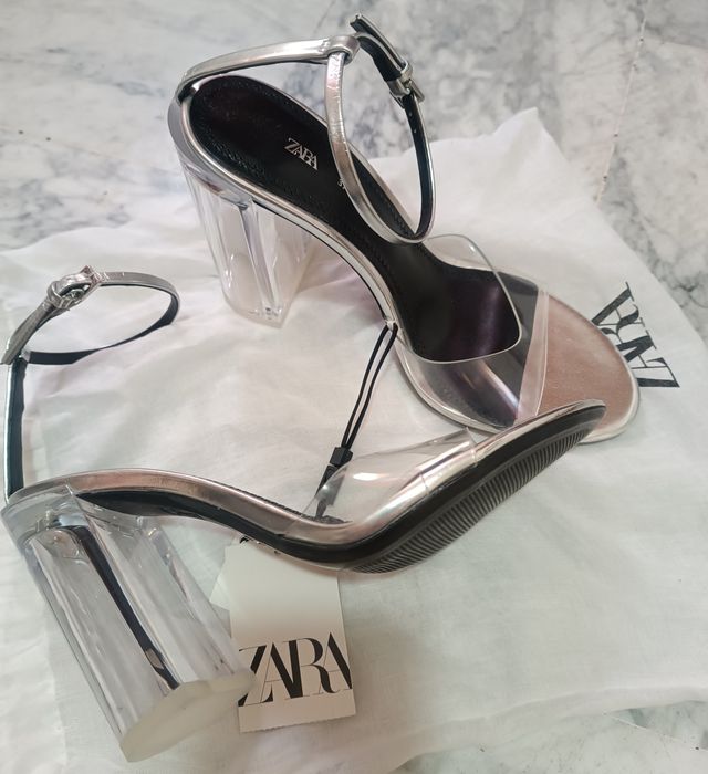Прозорі босоніжки Zara