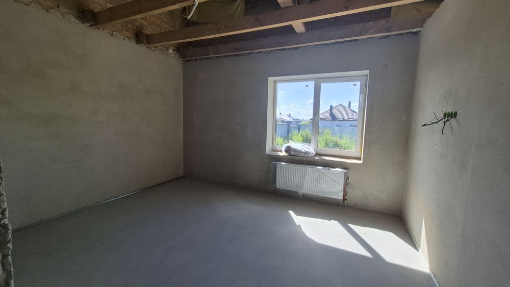 Продам класний котедж  з внутрішніми роботами та великою ділянкою!!!