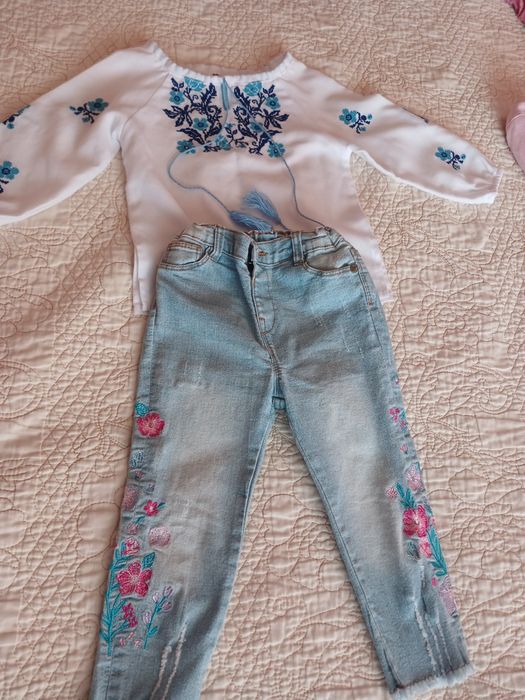 Джинси з вишивкою
