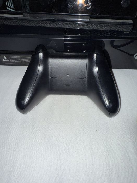 Xbox one 1TB + kinect + 6 gier
