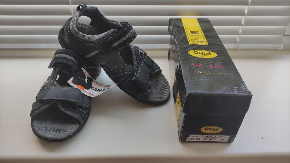 Сандалі, босоніжки