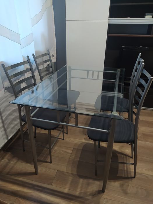 Stół szklany i 4 krzesła