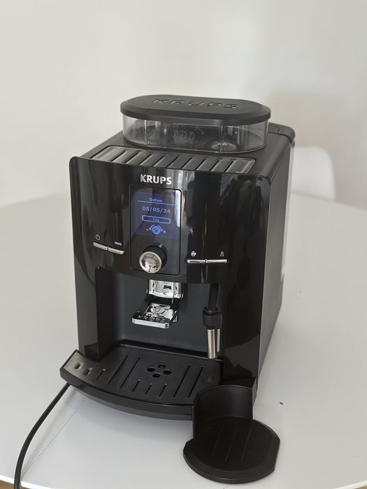 Кофемашина KRUPS  в хорошому стані повністю обслугована.