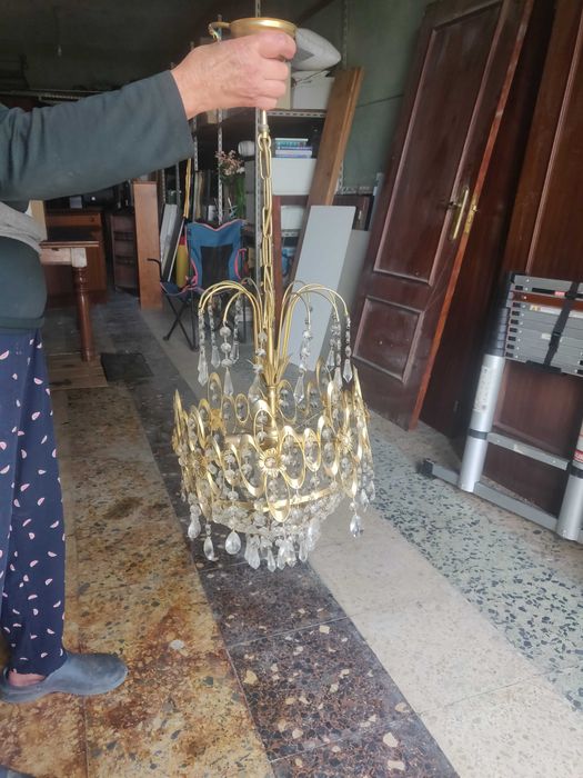 Candeeiro com pequenos cristais