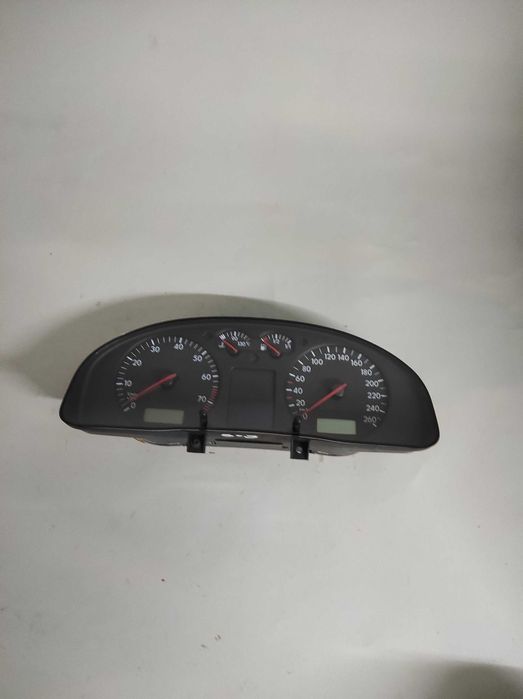 Vw Passat B5 Benzyna, OE: 3B092.0822, Licznik, Zegar