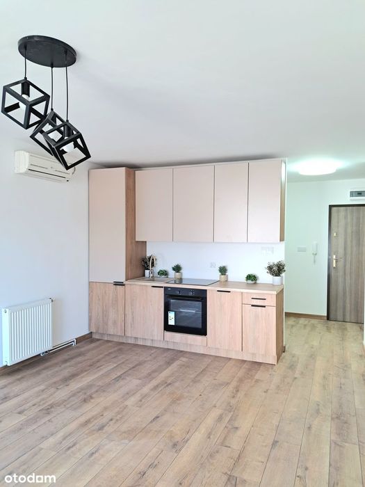 2011r. Apartamentowiec Wyremontowane 2 Pokoje Garderoba Centrum Winda
