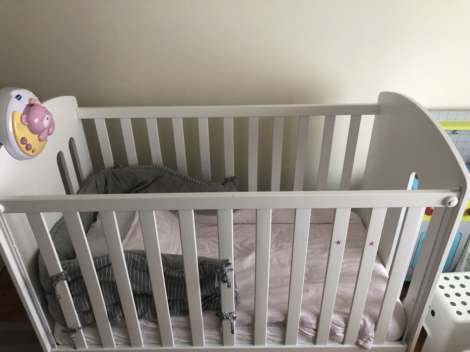 Berço de bébé de qualidade Micuna - em perfeito estado