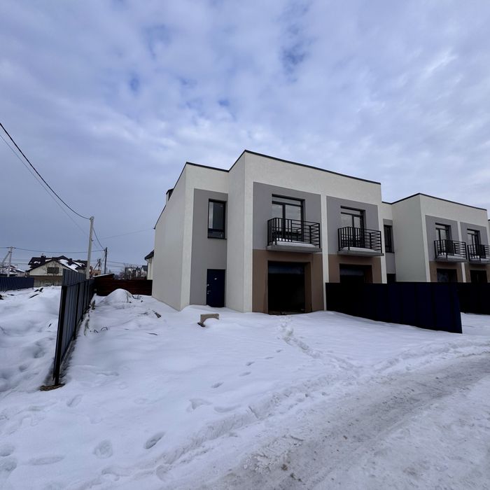 Продається готовий кутовий таунхаус з ділянкою 3 сотки у Крихівцях