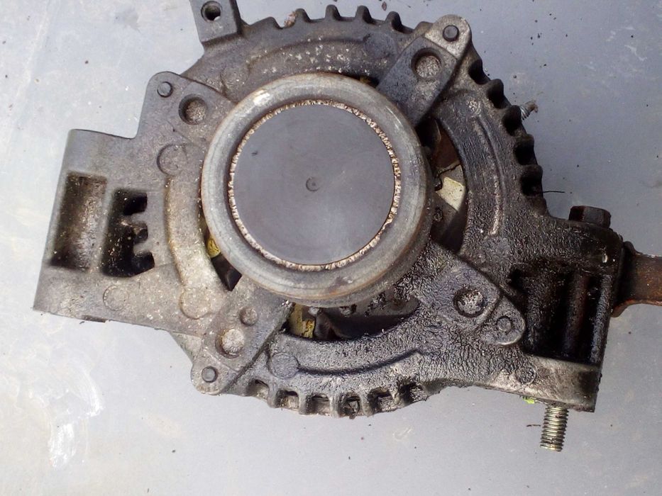 TOYOTA AURIS I 2,0 126KM alternator