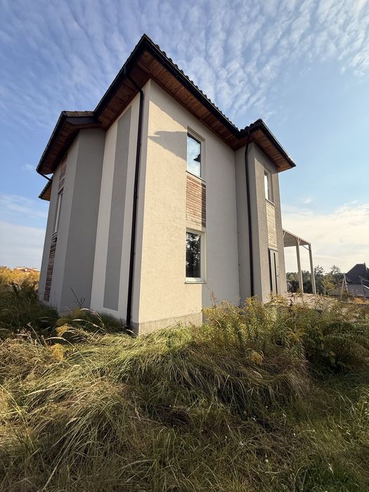Продаж будинку  261 м2 , Лесники, р-н Стежки, є укриття