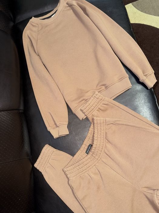 Дівчачий спортивний костюм