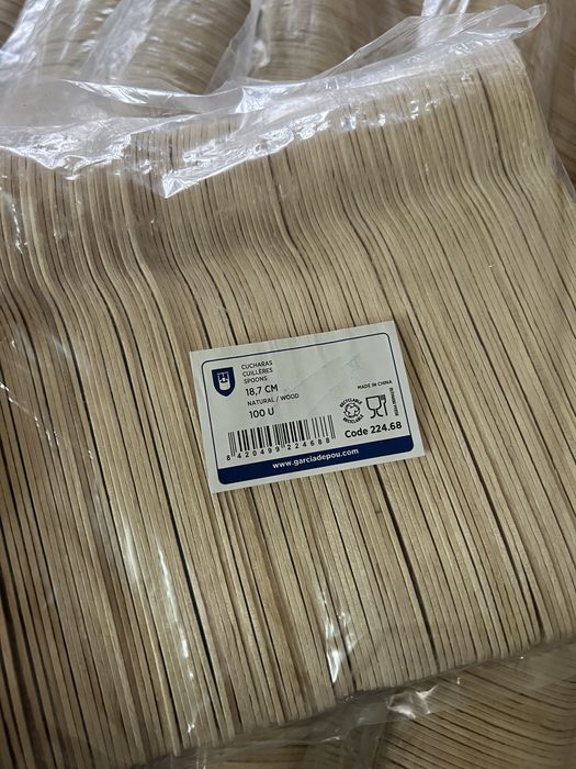 Garfos descartáveis em madeira natural 100 uni. (17 packs existentes)