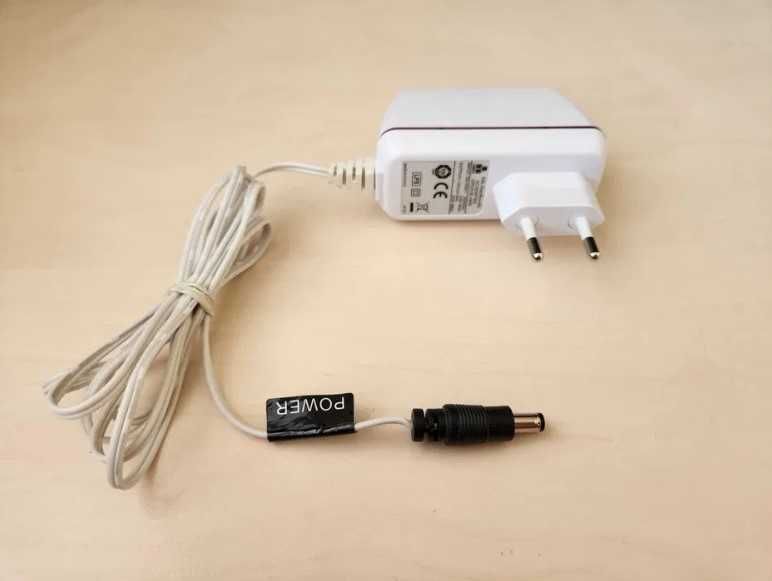 Блок живлення UMEC UP0251B-15PE 15V 1.66A штекер 5.5мм на 2.1мм